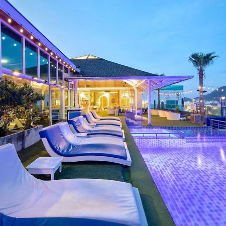 Sira Grande Hotel And Spa - SHA Extra Plus Patong Exterior foto