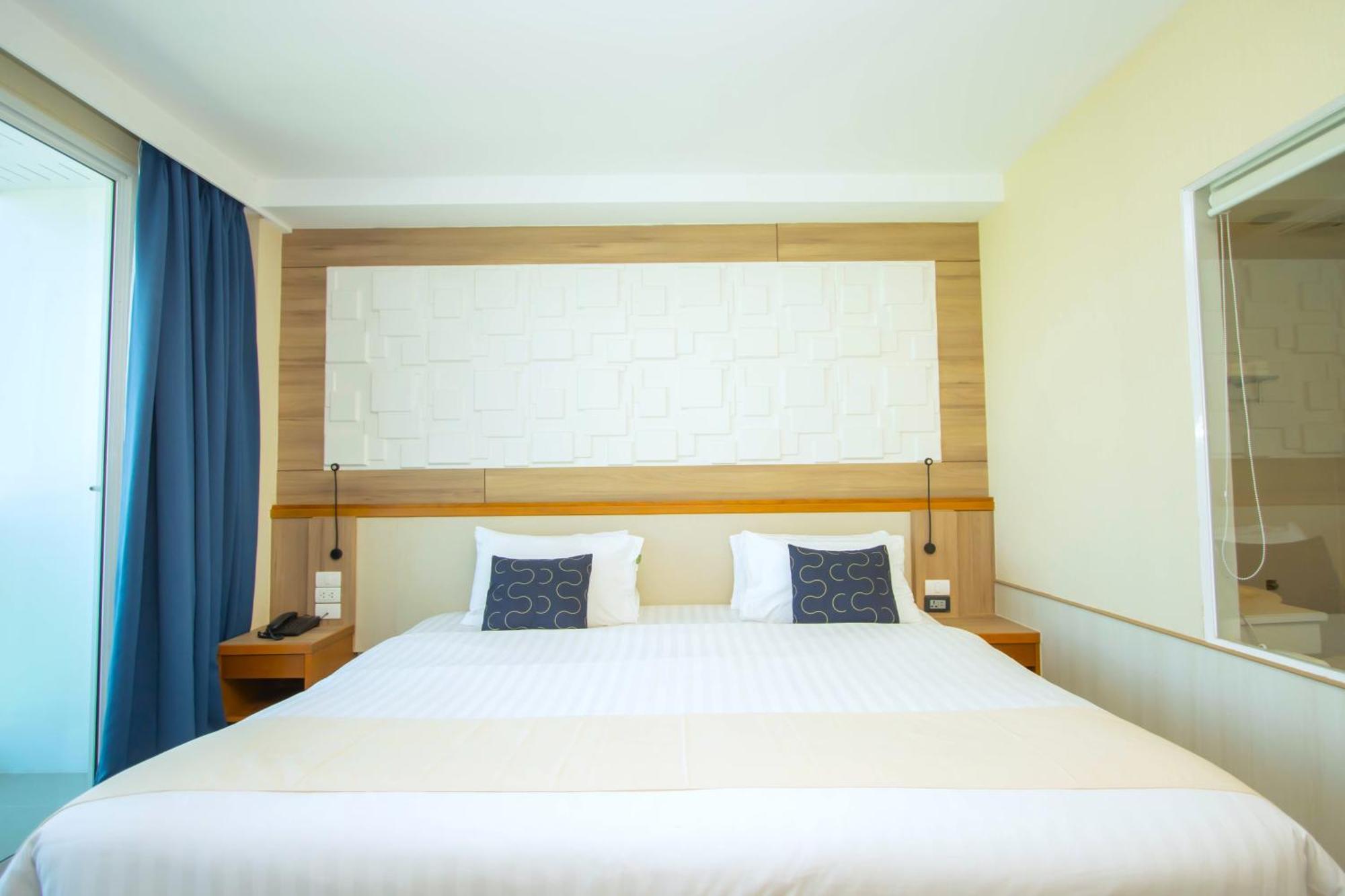 Sira Grande Hotel And Spa - SHA Extra Plus Patong Exterior foto
