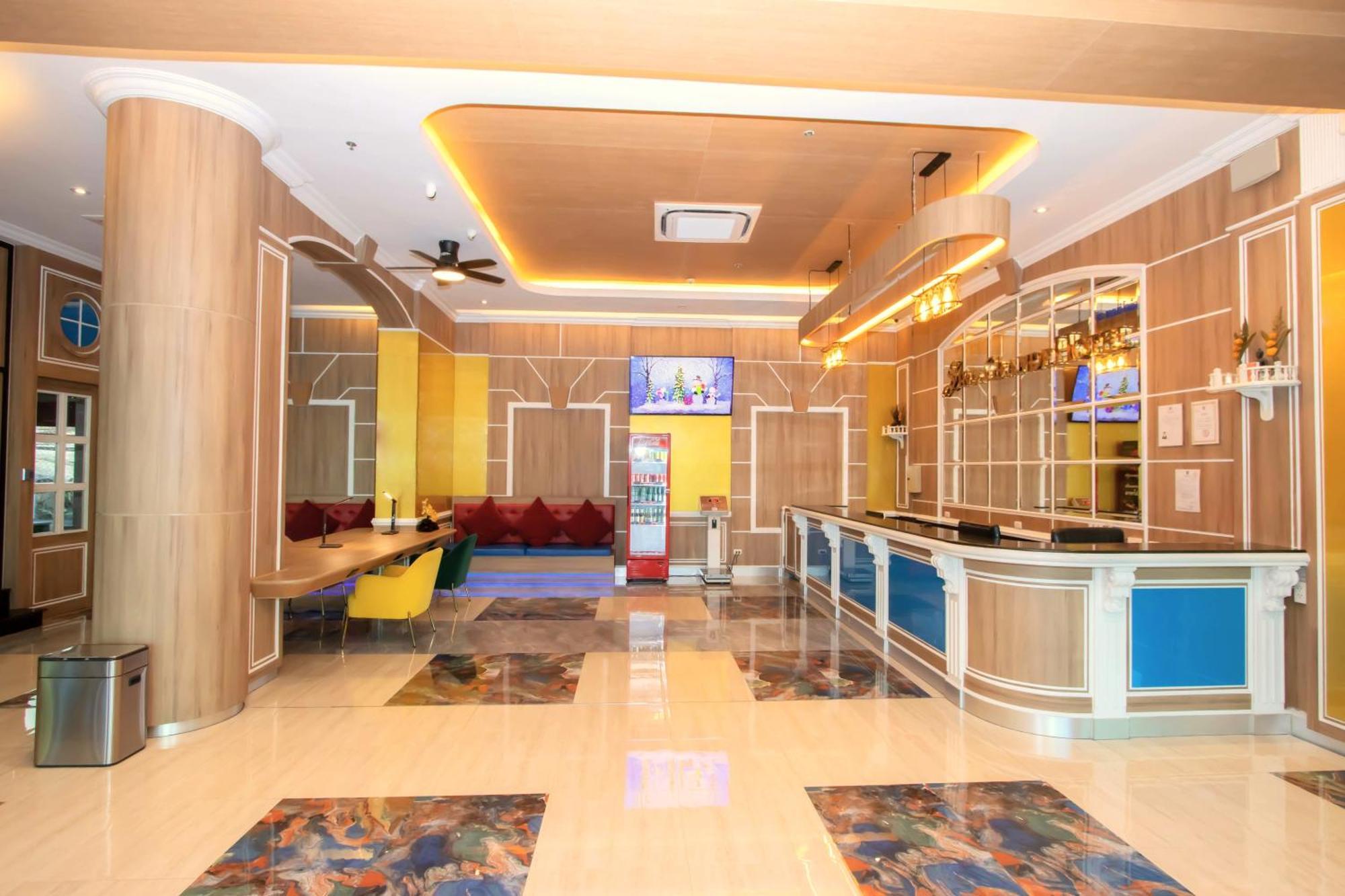 Sira Grande Hotel And Spa - SHA Extra Plus Patong Exterior foto