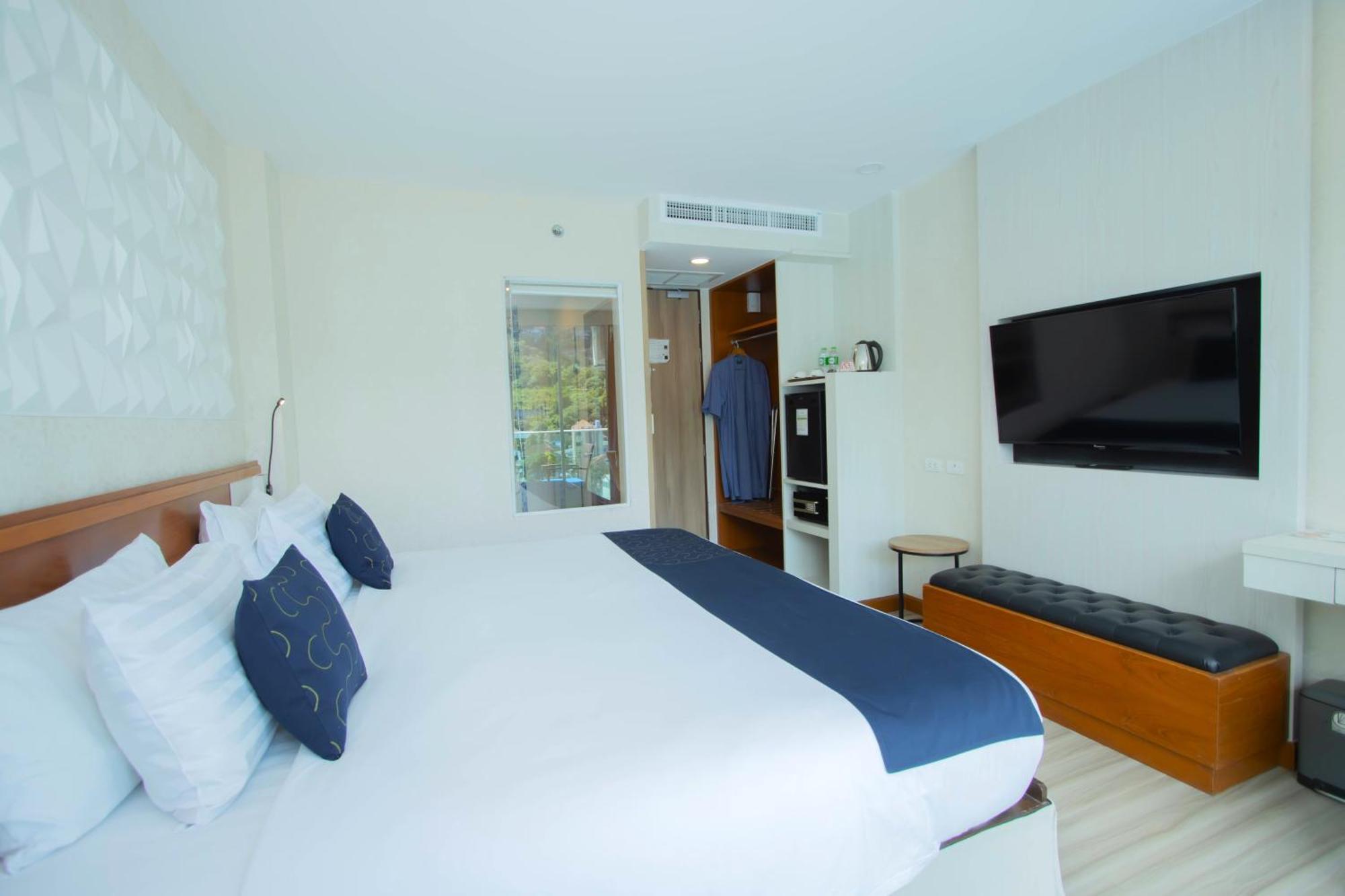 Sira Grande Hotel And Spa - SHA Extra Plus Patong Exterior foto