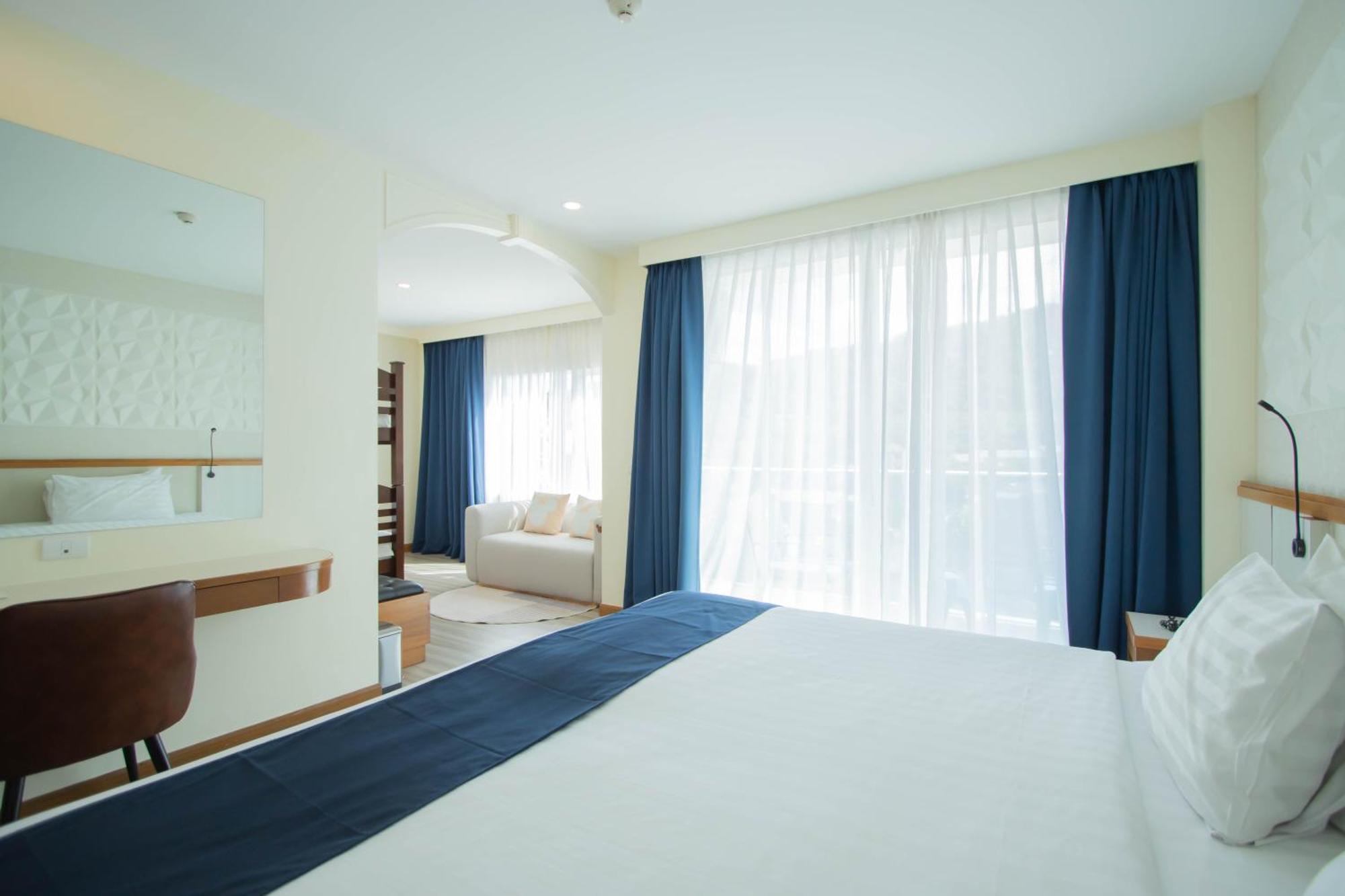 Sira Grande Hotel And Spa - SHA Extra Plus Patong Exterior foto