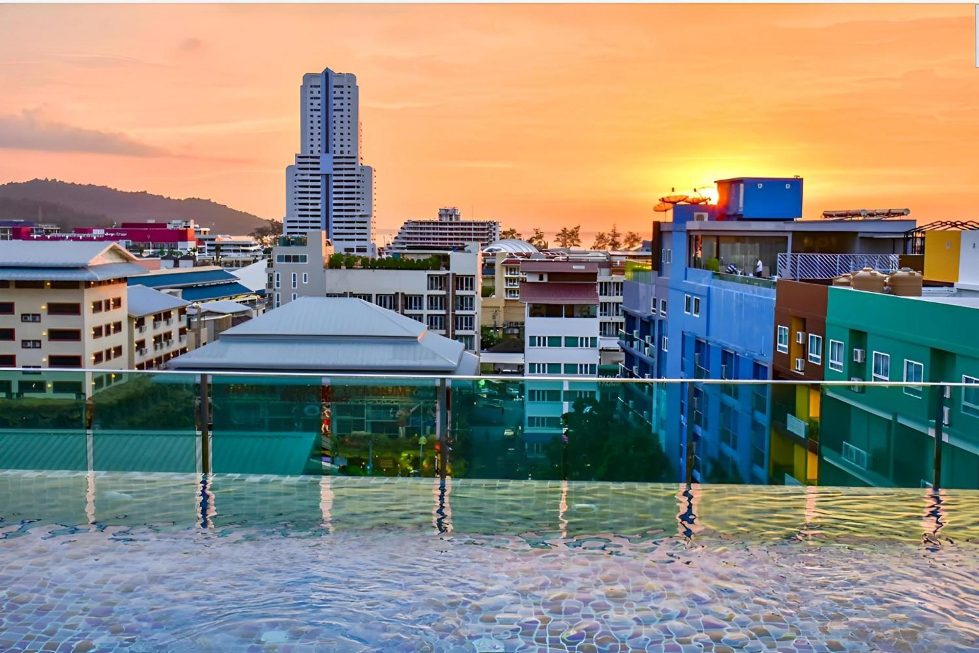 Sira Grande Hotel And Spa - SHA Extra Plus Patong Exterior foto