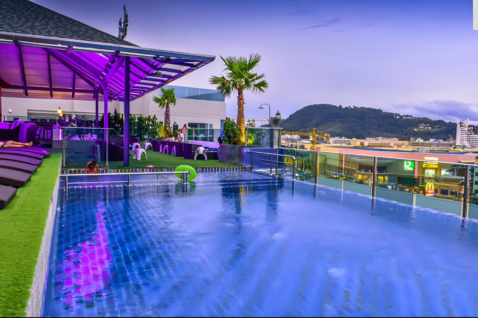 Sira Grande Hotel And Spa - SHA Extra Plus Patong Exterior foto