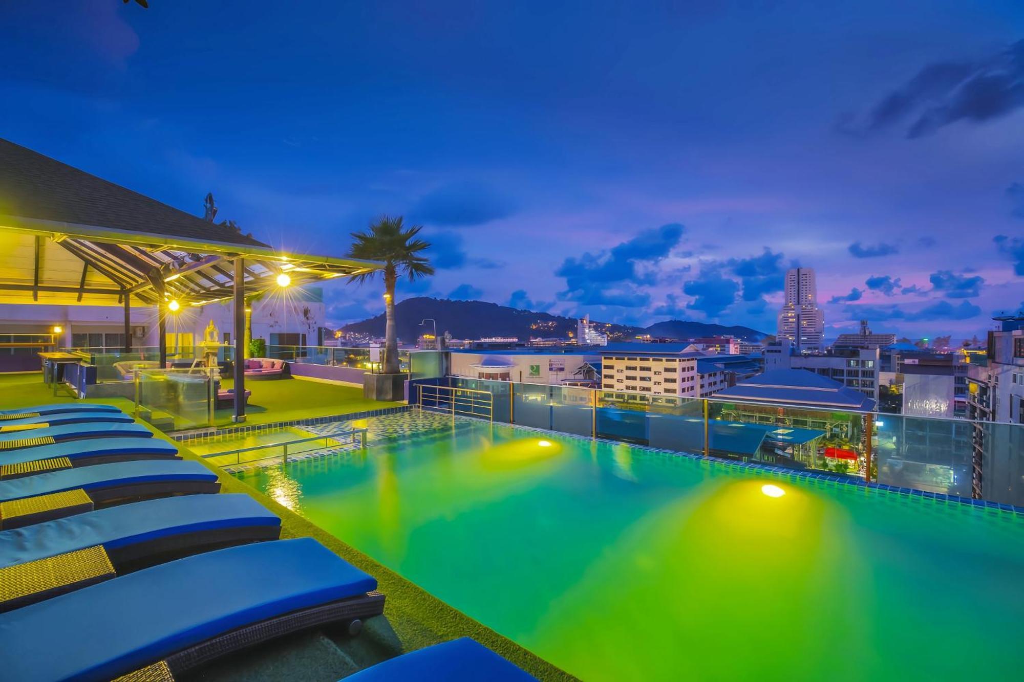 Sira Grande Hotel And Spa - SHA Extra Plus Patong Exterior foto
