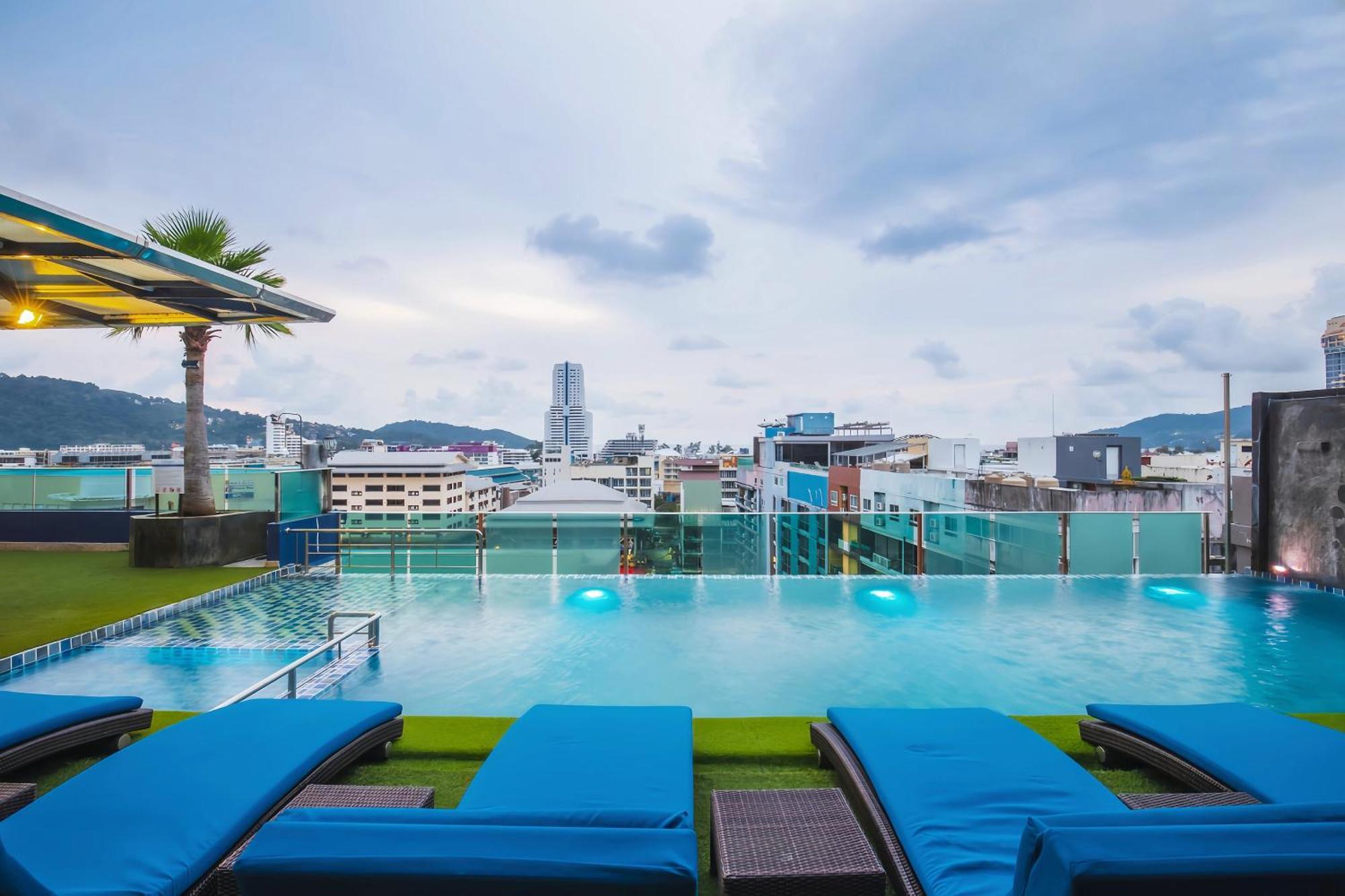 Sira Grande Hotel And Spa - SHA Extra Plus Patong Exterior foto