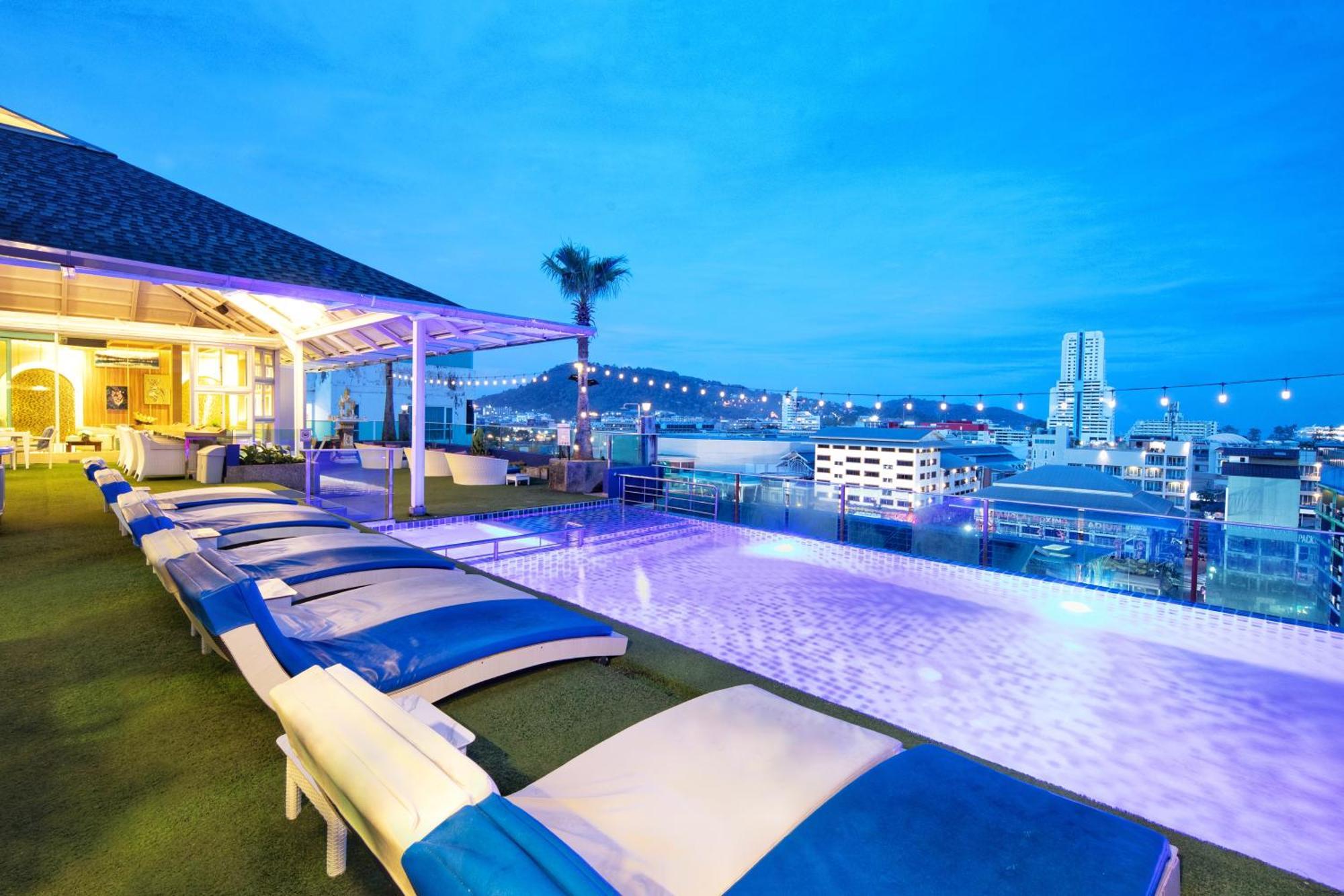 Sira Grande Hotel And Spa - SHA Extra Plus Patong Exterior foto