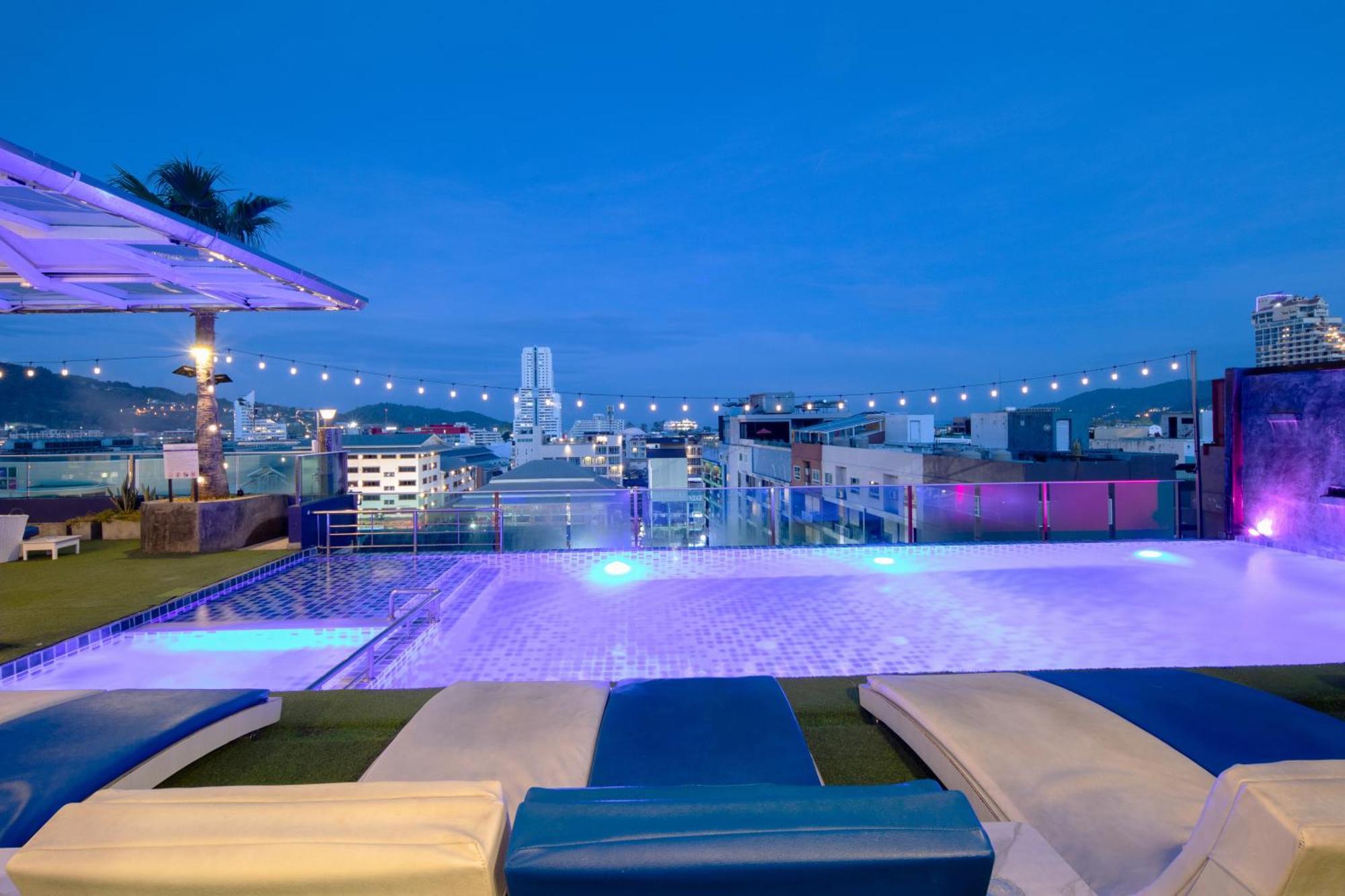 Sira Grande Hotel And Spa - SHA Extra Plus Patong Exterior foto