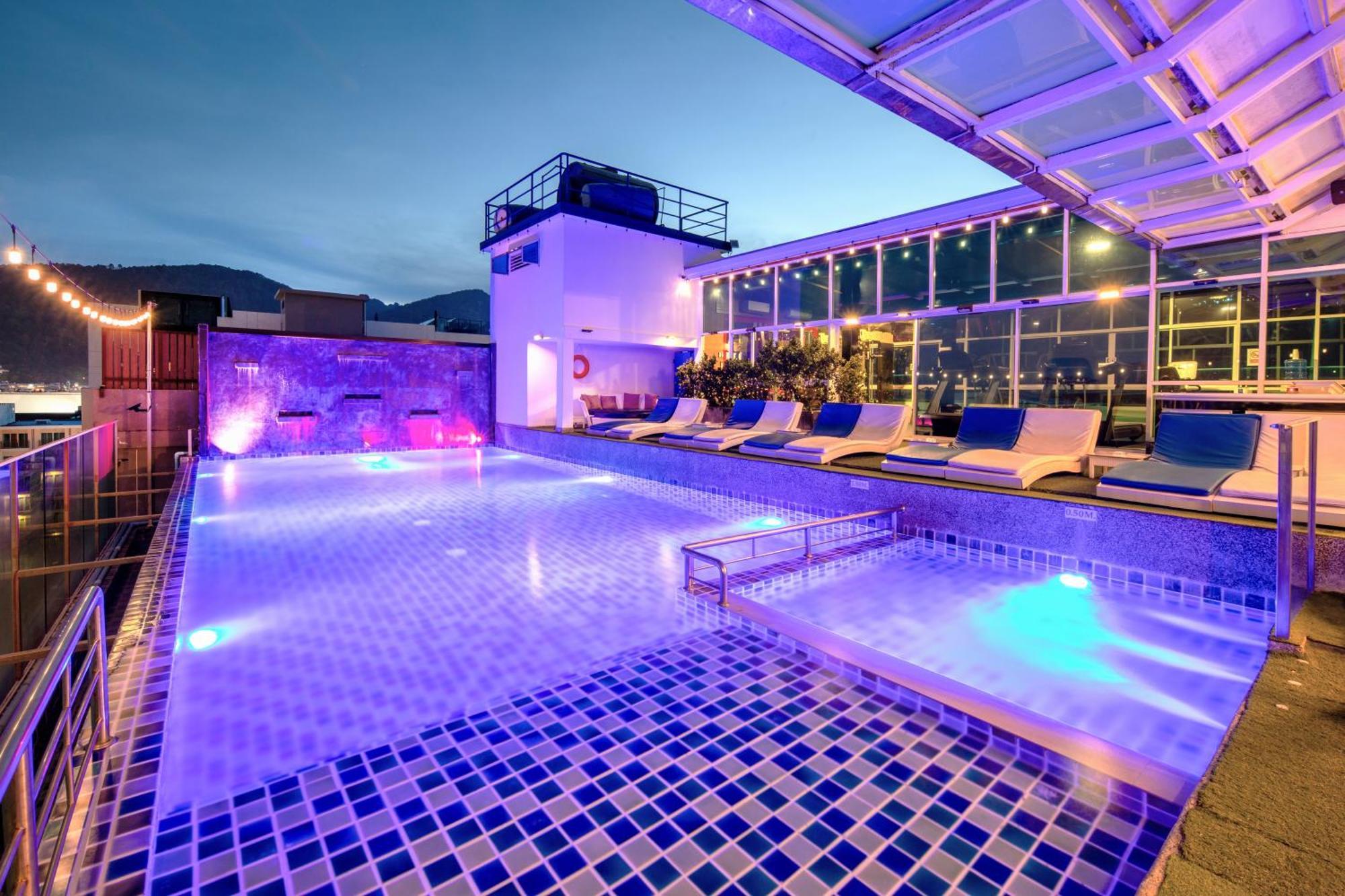 Sira Grande Hotel And Spa - SHA Extra Plus Patong Exterior foto
