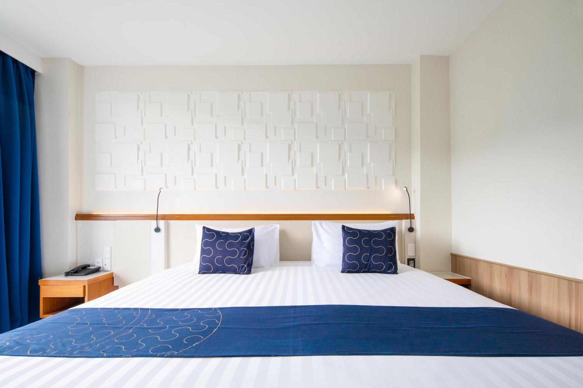 Sira Grande Hotel And Spa - SHA Extra Plus Patong Exterior foto