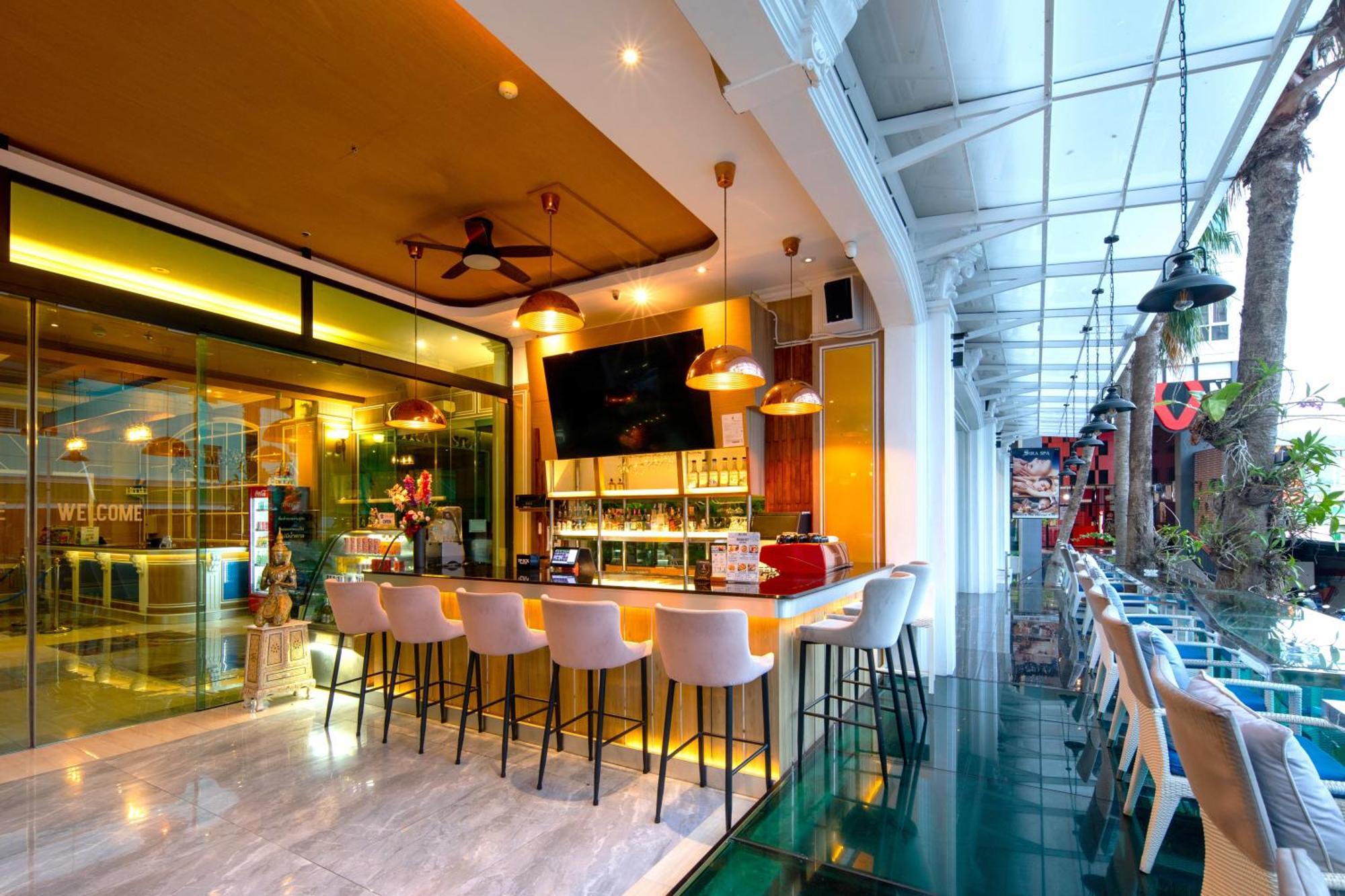 Sira Grande Hotel And Spa - SHA Extra Plus Patong Exterior foto