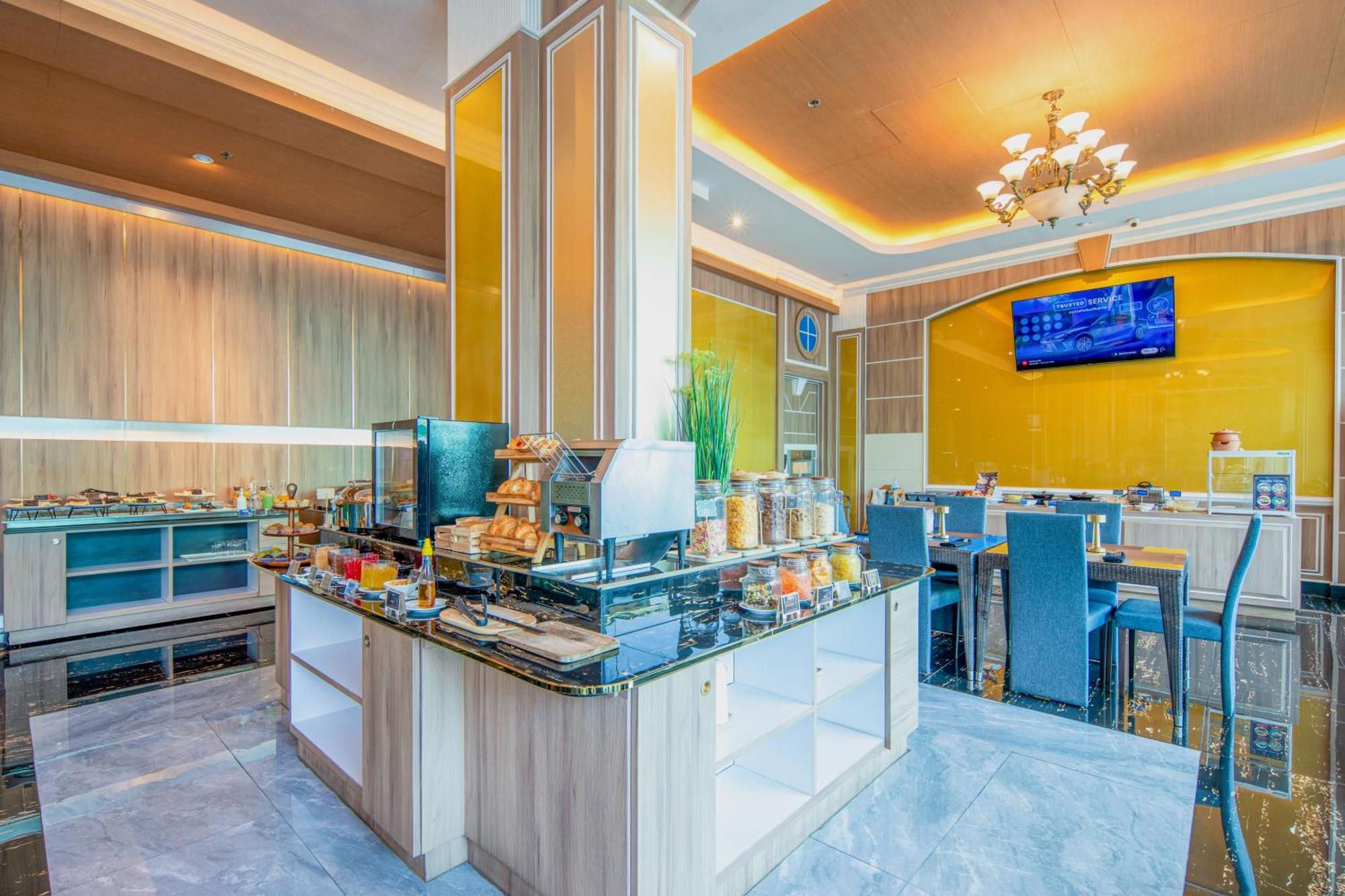 Sira Grande Hotel And Spa - SHA Extra Plus Patong Exterior foto
