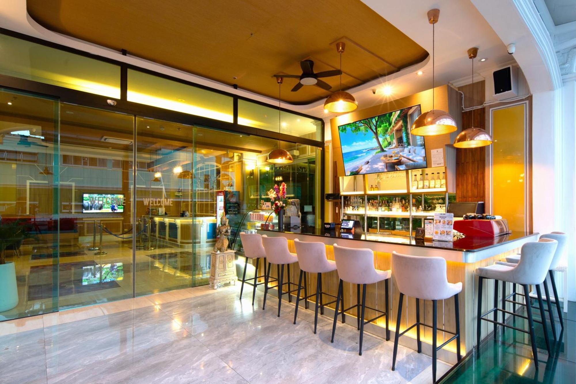 Sira Grande Hotel And Spa - SHA Extra Plus Patong Exterior foto