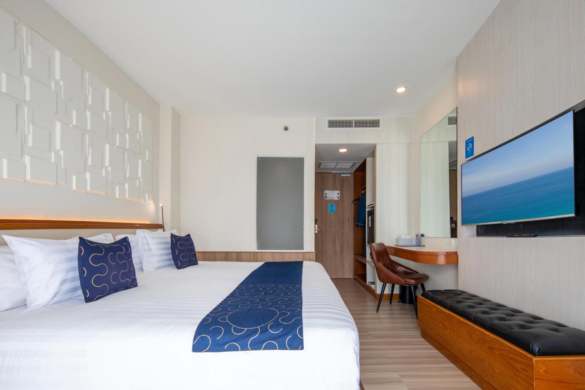 Sira Grande Hotel And Spa - SHA Extra Plus Patong Exterior foto