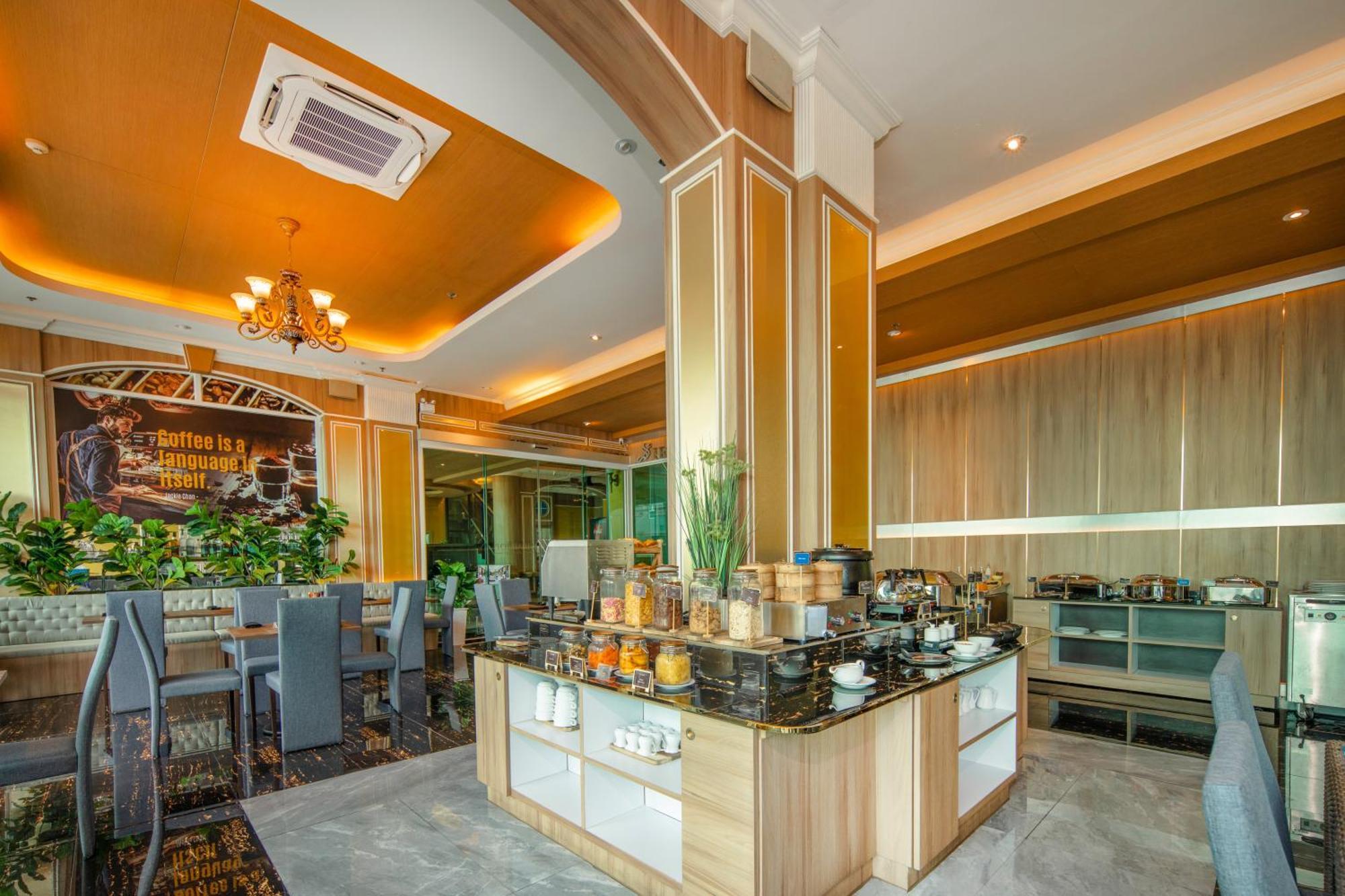 Sira Grande Hotel And Spa - SHA Extra Plus Patong Exterior foto